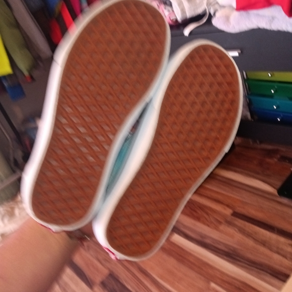 Vans - Picture 2 of 9